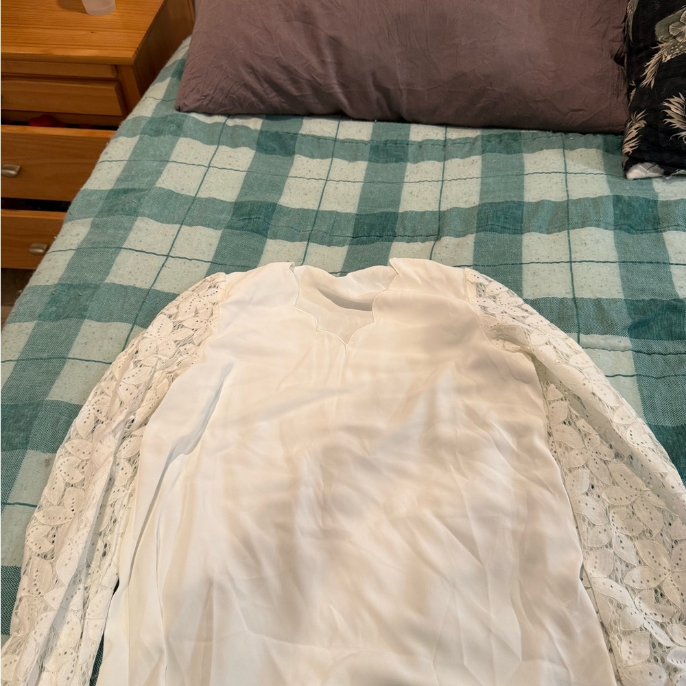 Elegant White Lace Sleeve size large